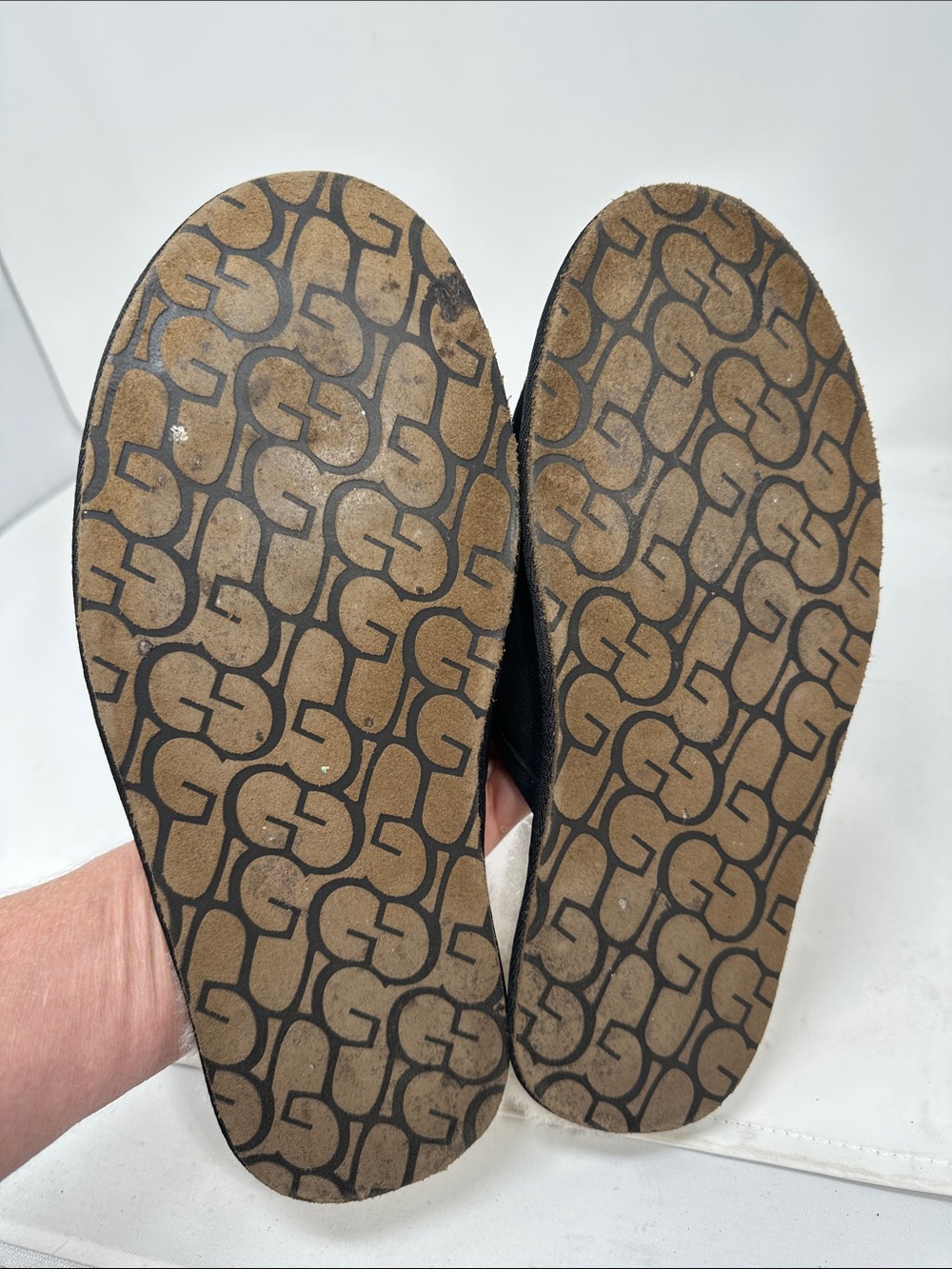 UGG Slippers Size 9 - Picture 4 of 5